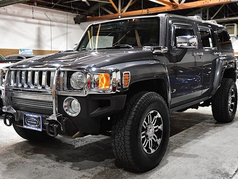 Used 2009 HUMMER H3 Luxury AWD/4WD image 3