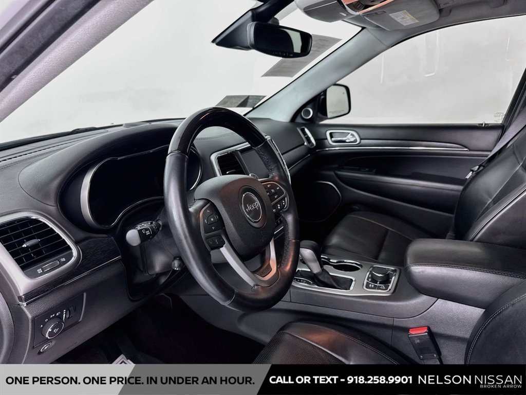 Used 2017 Jeep Grand Cherokee Summit AWD/4WD image 9