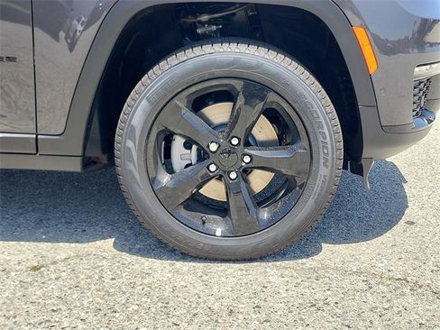 New 2025 Jeep Grand Cherokee L Limited w/ Luxury Tech Group II image 5