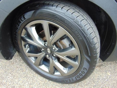 Used 2017 Hyundai Santa Fe Sport w/ 2.0T Ultimate Tech Package 05 AWD/4WD image 28