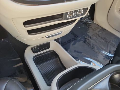 Used 2024 Chrysler Pacifica Touring-L FWD image 14