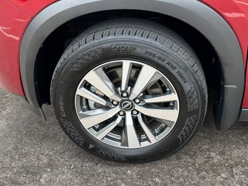Used 2025 Nissan Pathfinder SL AWD/4WD image 14