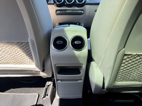 Used 2022 Mercedes-Benz GLB 250 GLB 250 image 17