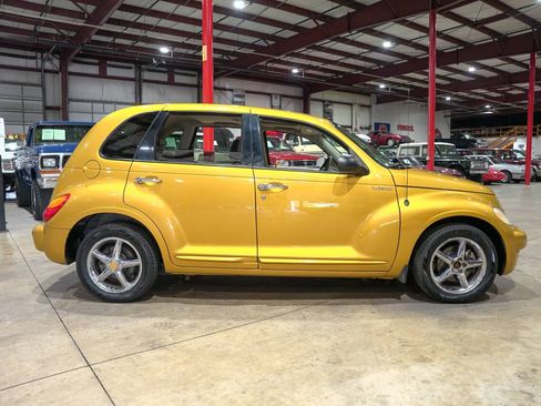 Used 2002 Chrysler PT Cruiser Limited FWD image 10