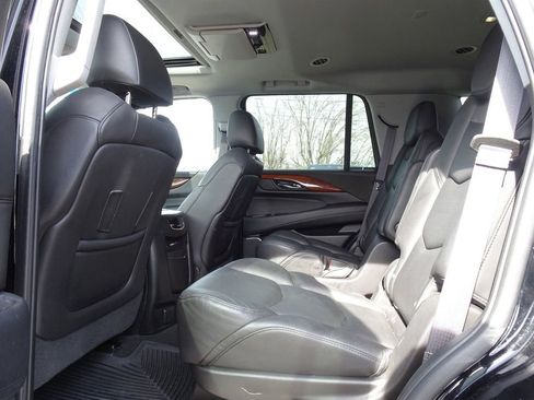 Used 2016 Cadillac Escalade Luxury image 14