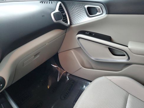 Certified 2025 Kia Soul LX image 23