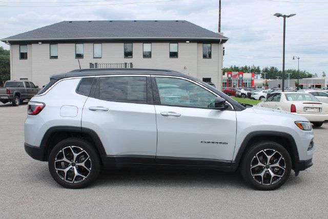 Used 2025 Jeep Compass Limited AWD/4WD image 6