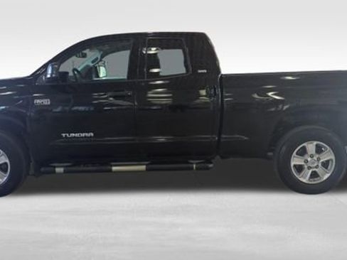 Used 2017 Toyota Tundra SR5 w/ SR5 Upgrade Package image 2