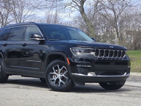Used 2023 Jeep Grand Cherokee L Limited w/ Luxury Tech Group II image 2