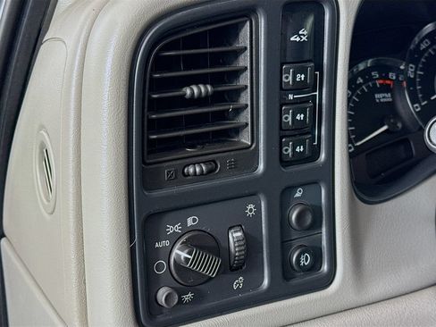 Used 2006 GMC Sierra 2500 SLT w/ Onstar Plus Package AWD/4WD image 10