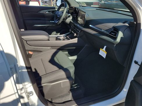 New 2026 Chevrolet Traverse LT image 15