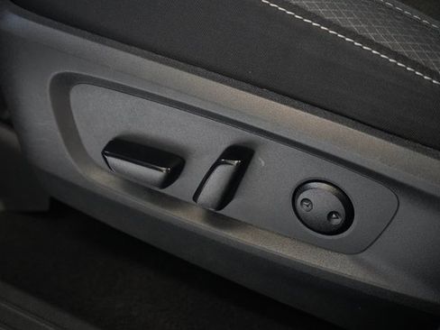 Used 2024 Nissan Pathfinder SV image 14