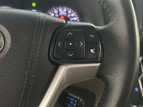 Used 2015 Toyota Sienna XLE w/ XLE Navigation Package FWD image 21