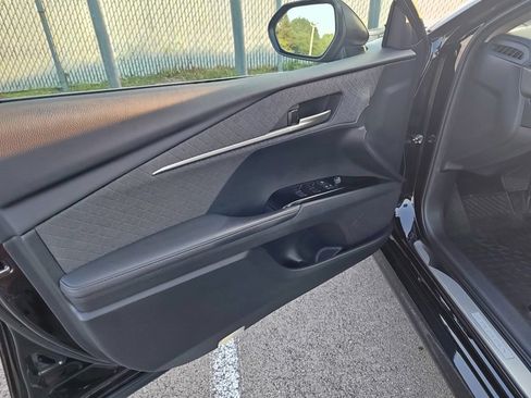 Used 2025 Toyota Camry XLE AWD/4WD image 6