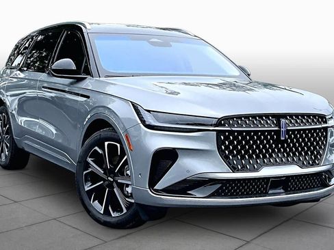 Used 2024 Lincoln Nautilus Reserve w/ Equipment Group 203A AWD/4WD image 3