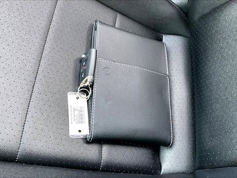 Used 2019 Volkswagen Tiguan SE image 14