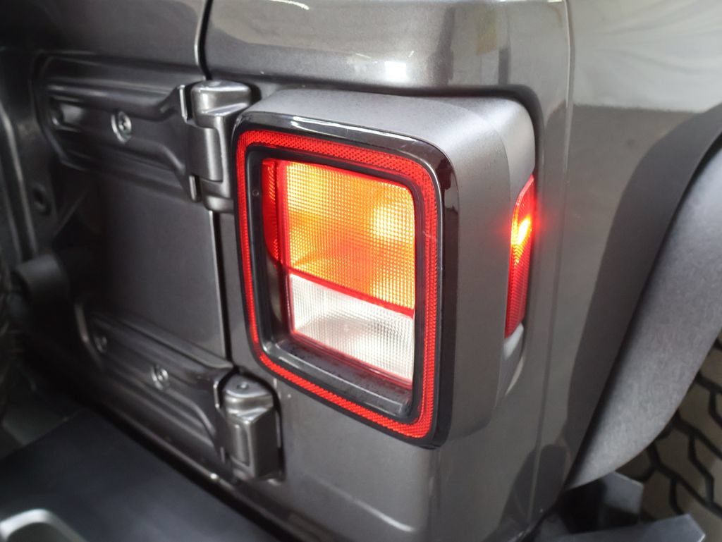 Used 2021 Jeep Wrangler Unlimited Sahara AWD/4WD image 32