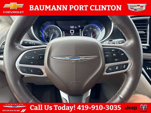 Used 2021 Chrysler Pacifica Touring-L w/ Premium & Safety Sphere Group AWD/4WD image 14