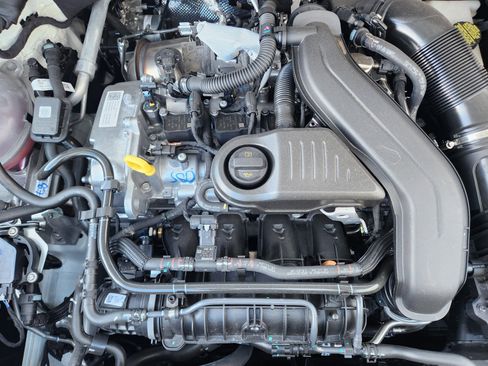 New 2025 Volkswagen Taos SE image 24