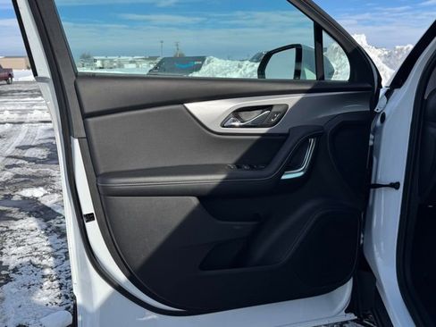 Used 2025 Chevrolet Blazer LT image 9