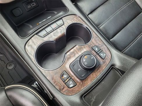 Used 2022 GMC Acadia Denali w/ Denali Ultimate Package image 17