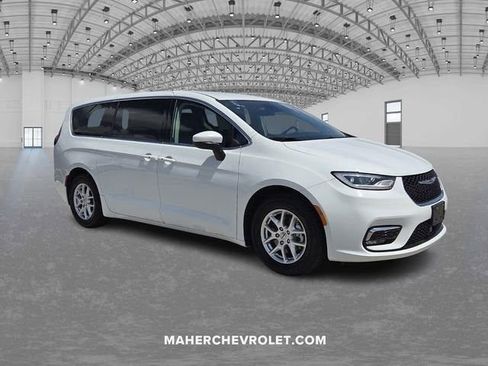 Used 2023 Chrysler Pacifica Touring-L FWD image 1