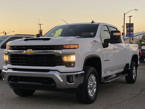 Used 2024 Chevrolet Silverado 2500 LT image 3