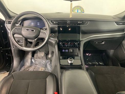 Used 2024 Jeep Grand Cherokee Altitude image 7