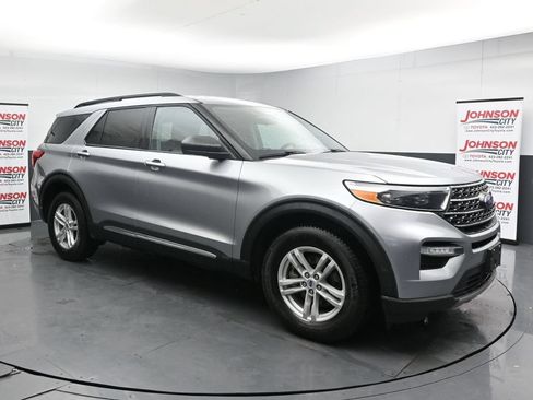 Used 2024 Ford Explorer XLT w/ Equipment Group 202A AWD/4WD image 2