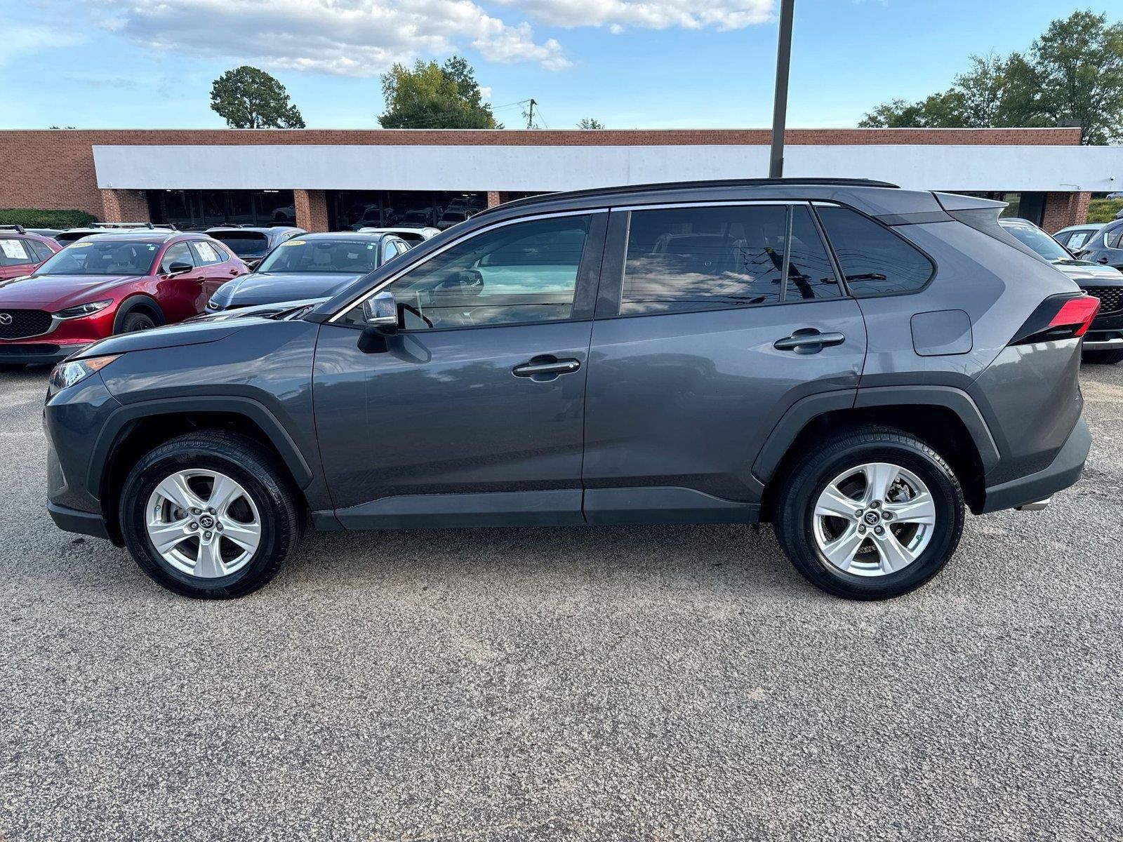 Used 2019 Toyota RAV4 XLE w/ Convenience Package FWD image 20