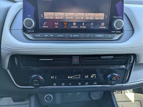 Used 2022 Nissan Rogue SV image 14