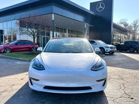 Used 2023 Tesla Model 3 Standard Range image 2
