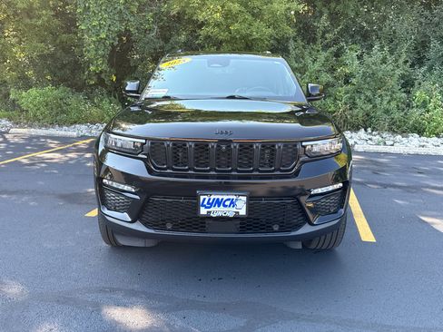 Used 2025 Jeep Grand Cherokee Limited w/ Luxury Tech Group II AWD/4WD image 2