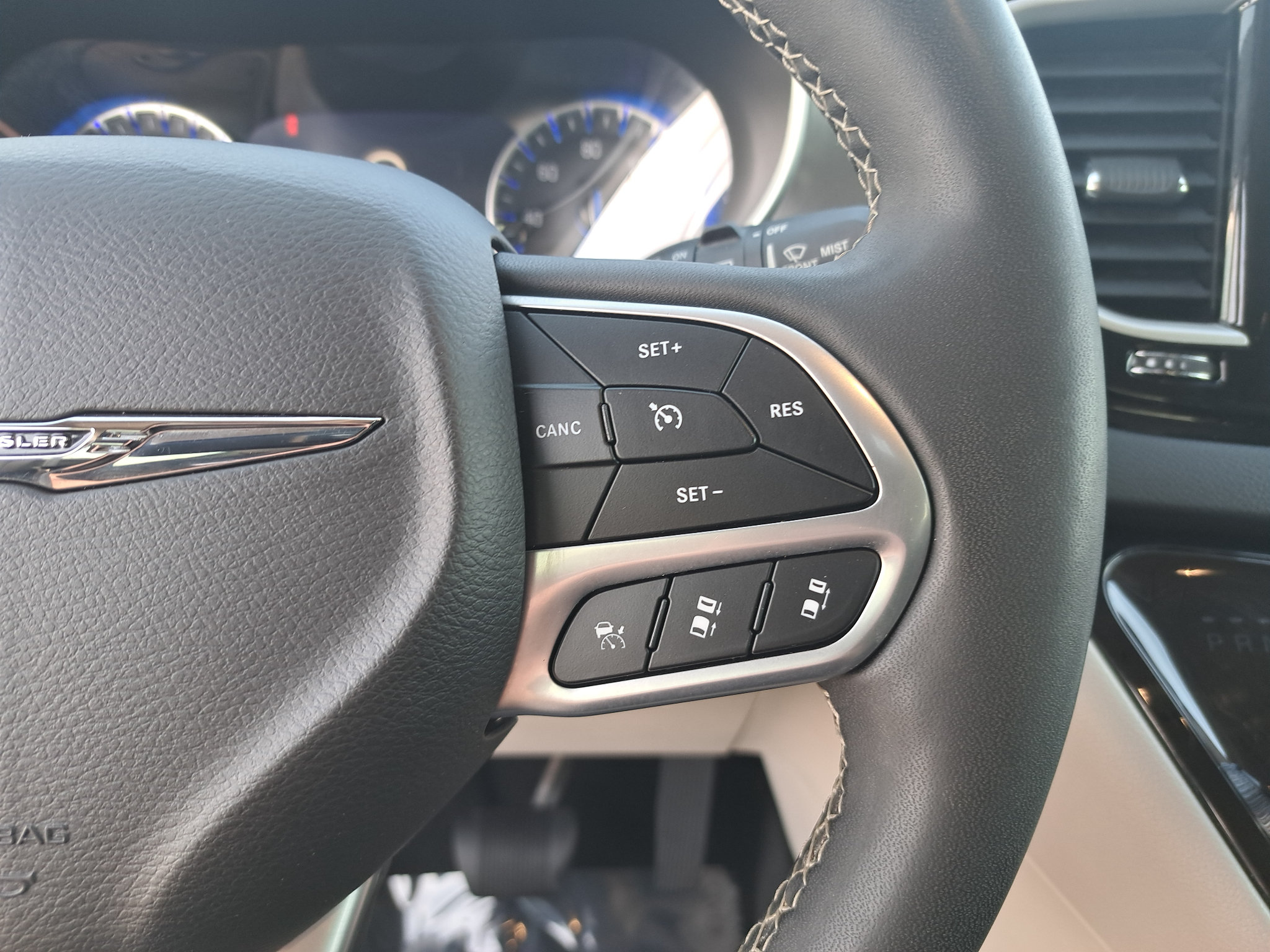 Certified 2024 Chrysler Pacifica Touring-L FWD image 20