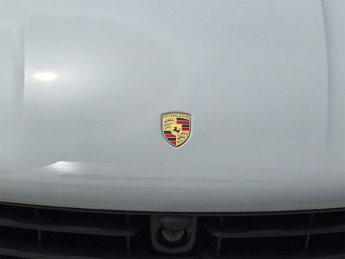 New 2025 Porsche Macan image 18