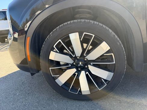Used 2025 Mitsubishi Outlander SE FWD image 9