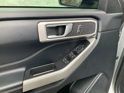 Used 2022 Ford Explorer XLT w/ Equipment Group 202A image 21