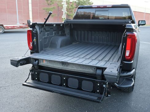 Used 2024 GMC Sierra 1500 AT4 w/ Technology Package image 5