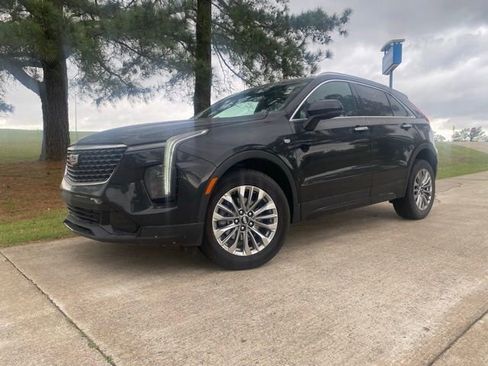 Used 2024 Cadillac XT4 Premium Luxury image 1