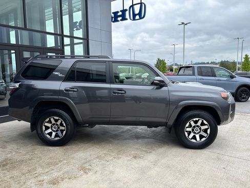 Used 2023 Toyota 4Runner TRD Off-Road Premium w/ Moonroof Package AWD/4WD image 4