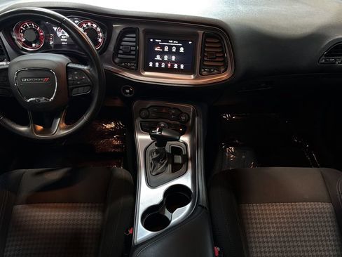 Used 2023 Dodge Challenger SXT RWD image 33