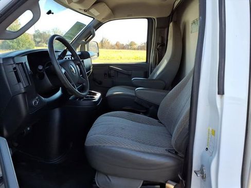 Used 2017 Chevrolet Express 3500 image 11