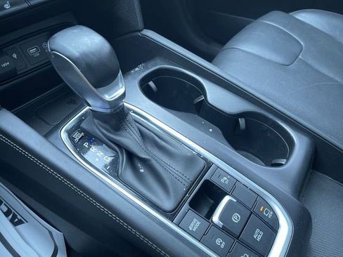 Used 2020 Hyundai Santa Fe Limited image 17