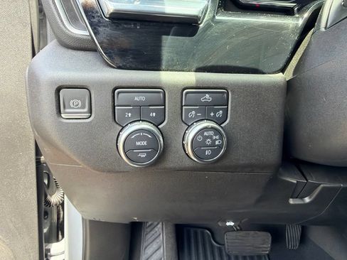 Used 2024 GMC Sierra 1500 Elevation AWD/4WD image 17