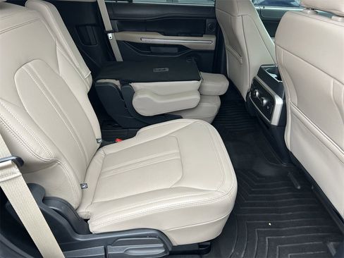 Used 2024 Ford Expedition Limited image 8
