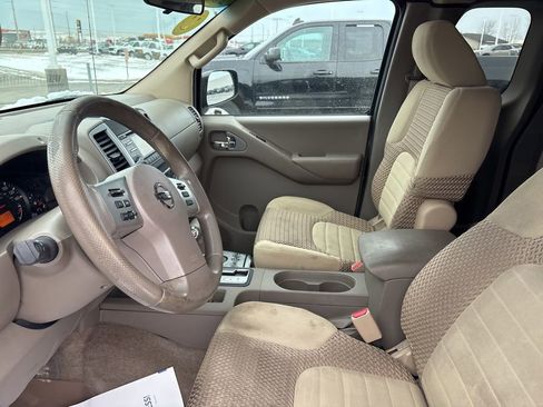 Used 2013 Nissan Frontier SV image 17