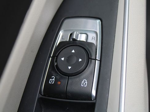 Certified 2025 Kia Sorento S w/ Panoramic Sunroof Package image 21