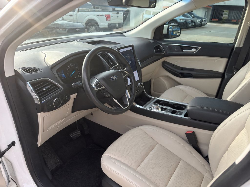 Used 2022 Ford Edge Titanium AWD/4WD image 2