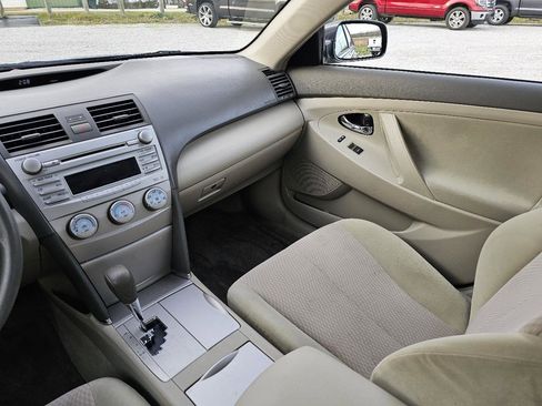 Used 2010 Toyota Camry LE image 38
