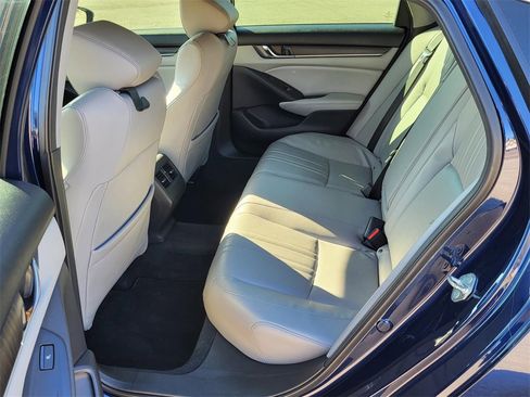 Used 2018 Honda Accord Touring image 12